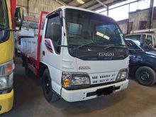 2017 Isuzu ELF Trucks 4 roda. bak besi 3 ways (bisa kredit)