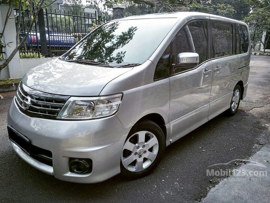 Nissan serena 2008