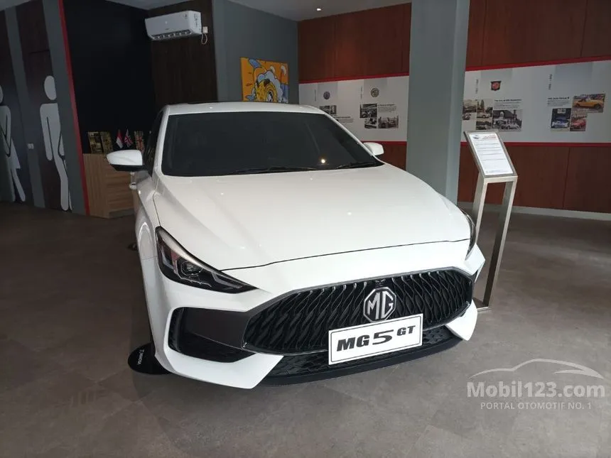 Jual Mobil MG 5 2022 GT Ignite 1.5 di Jawa Timur Automatic Sedan Putih ...