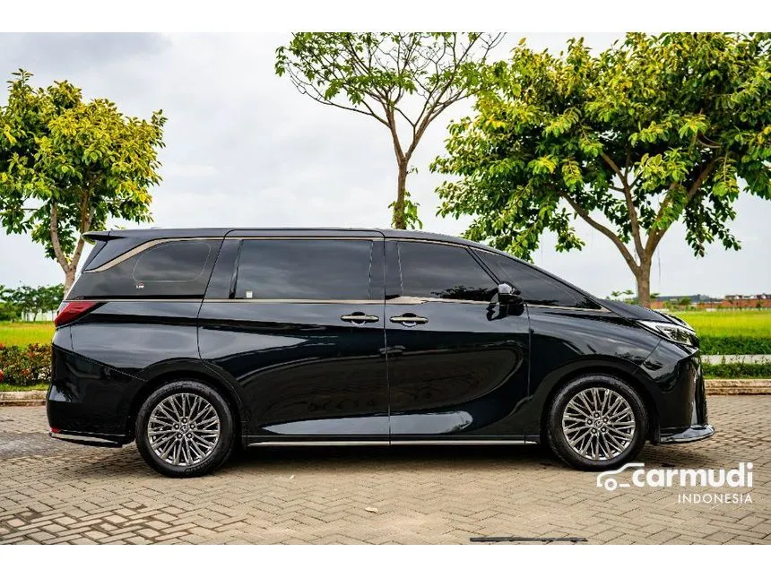 2024 Lexus LM 350h 7 Seater MPV