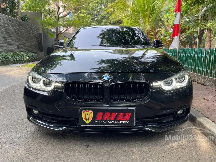 Jual Mobil BMW 320i 2019 Sport Shadow Edition 2.0 di DKI Jakarta Automatic Sedan Hitam Rp 445.000.000