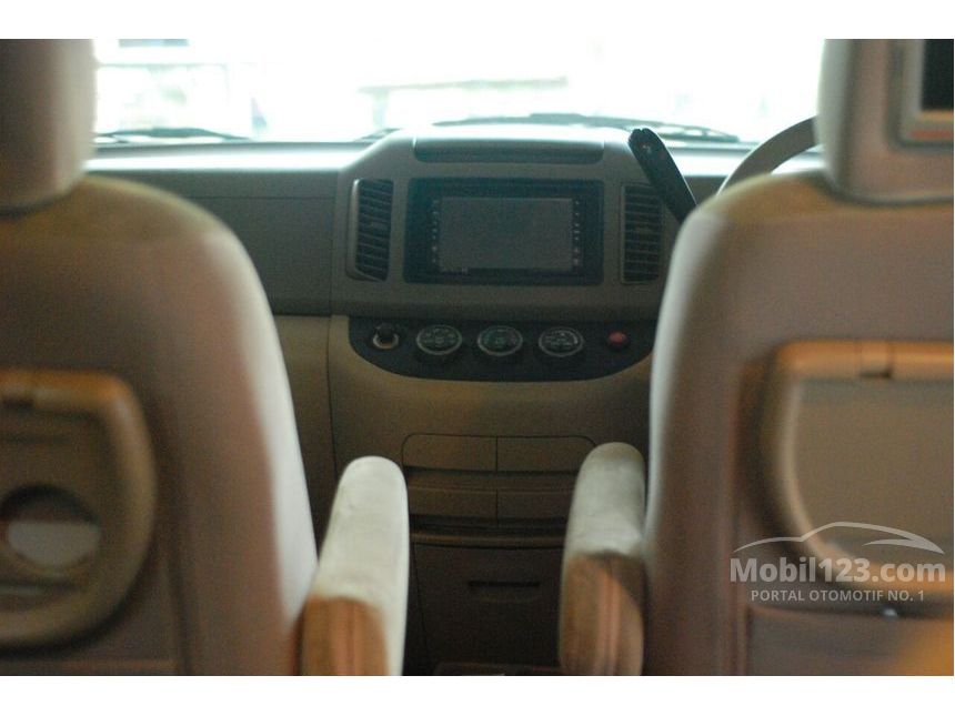 2010 Nissan Serena Comfort Touring MPV