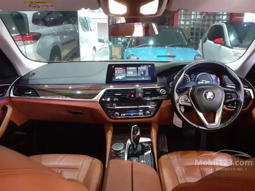 2018 BMW 520i Luxury Sedan