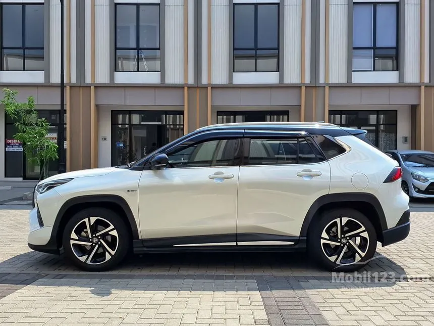 2023 Toyota Yaris Cross S HV (2 Tone) SUV