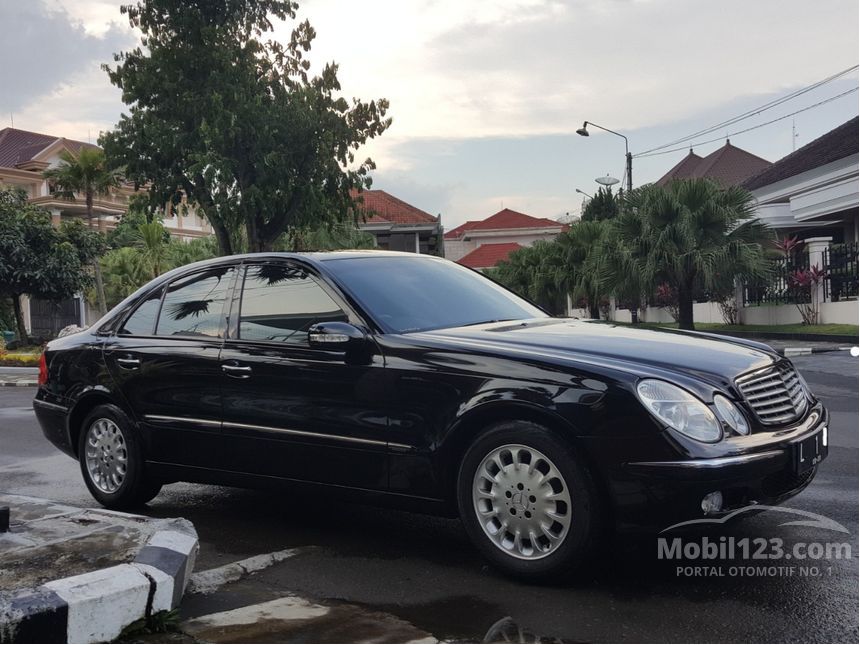 Jual Mobil Mercedes-Benz E260 2004 E260 2.6 di Jawa Timur 