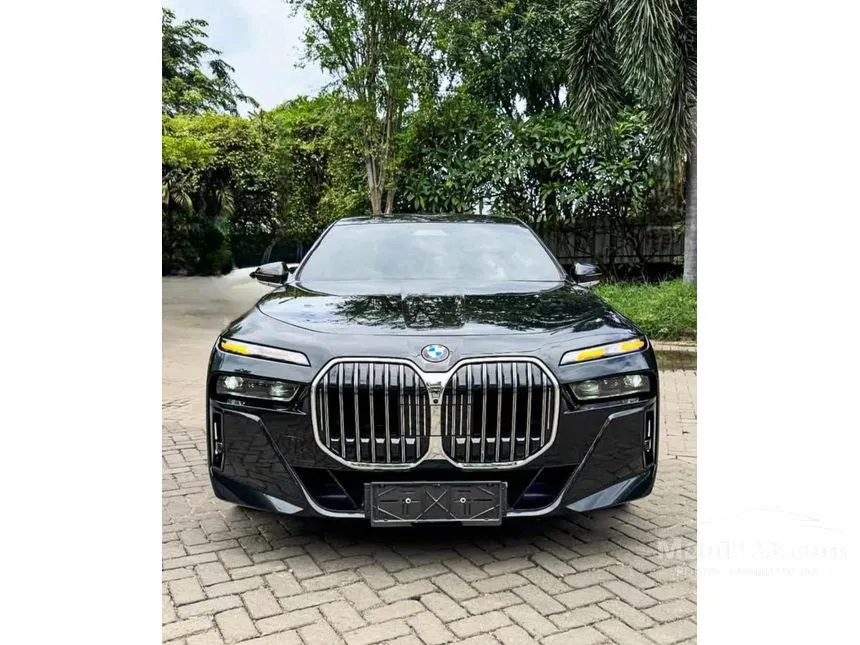 2023 BMW 735i M Sport Sedan