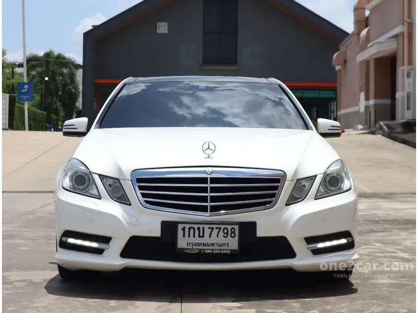 2012 Mercedes-Benz E200 Elegance CGI BlueEFFICIENCY Sedan