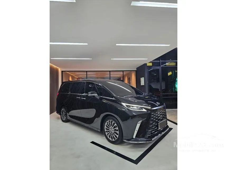 Jual Mobil Lexus LM350h 2024 2.5 di DKI Jakarta Automatic Van Wagon Hitam Rp 2.375.000.000