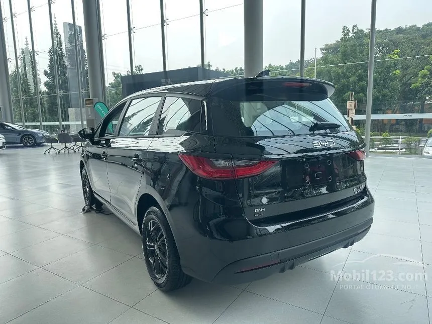 2026 BYD M6 DM-i Cross Advanced PHEV MPV