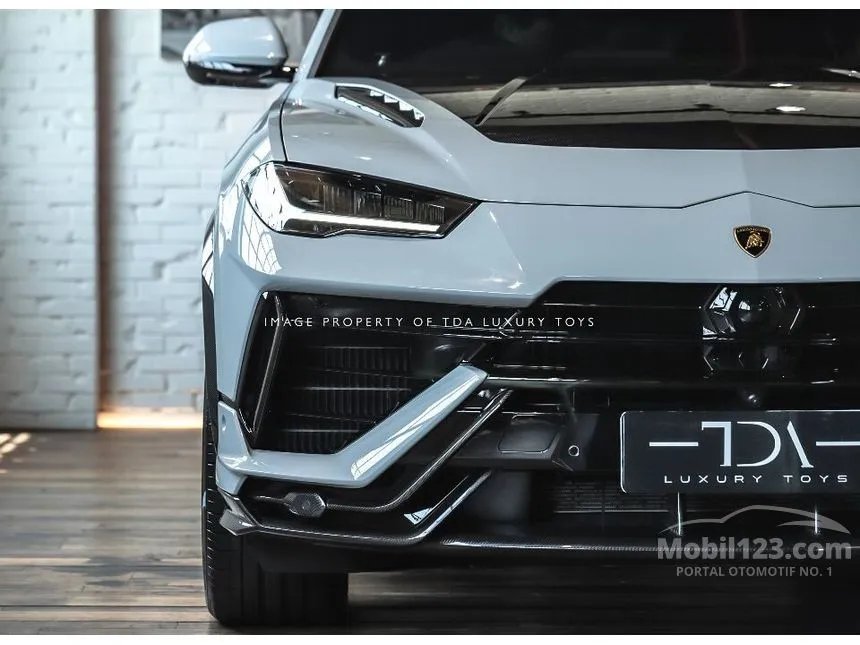 2023 Lamborghini Urus Wagon