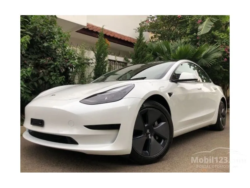 2023 Tesla Model 3 Standard Range Sedan