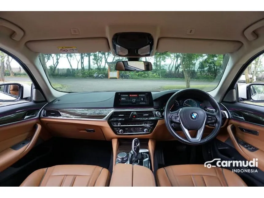 2018 BMW 520i Luxury Sedan