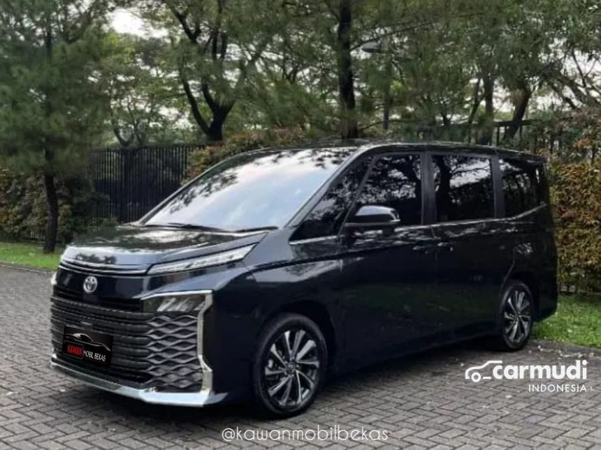 Voxy Color Toyota Voxy 2023 (Premium Color) 2.0 in DKI Jakarta Automatic MPV Black ...
