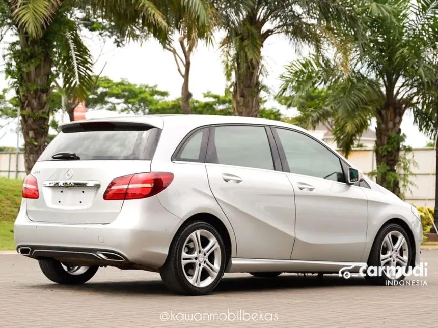 2015 Mercedes-Benz B200 Sport Hatchback