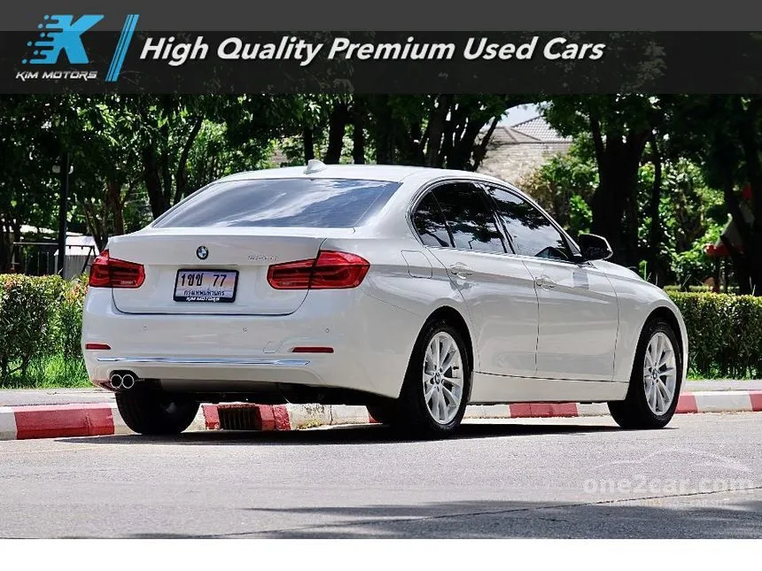 2016 BMW 320i Luxury Sedan