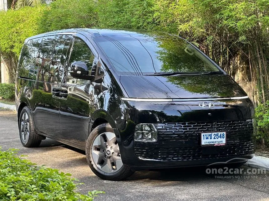2023 Hyundai Staria SEL Van