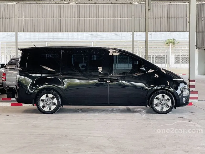 2023 Hyundai Staria SEL Van