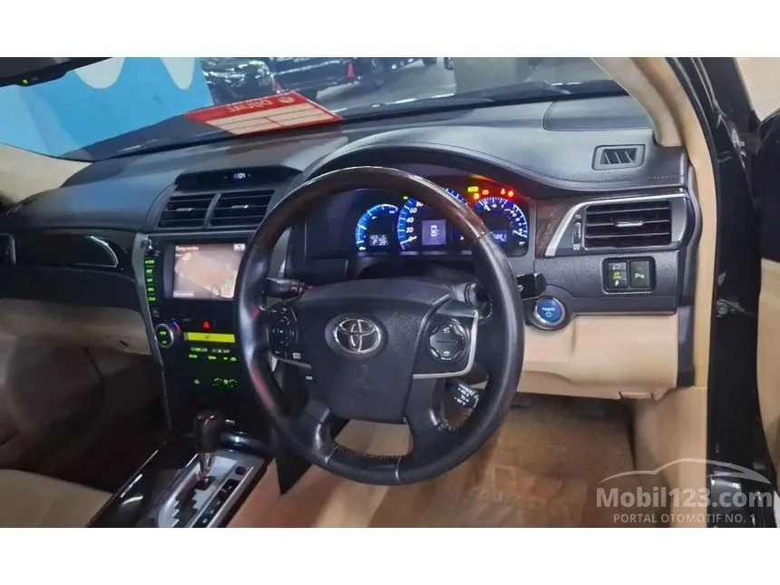 2012 Toyota Camry Hybrid Sedan