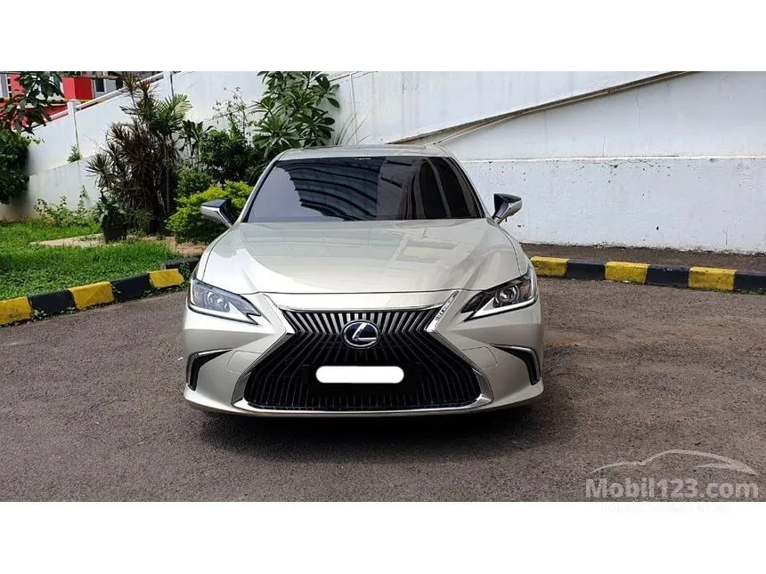 Jual Mobil Lexus ES300h 2018 Ultra Luxury 2.5 di DKI Jakarta Automatic Sedan Lainnya Rp 745.000.000