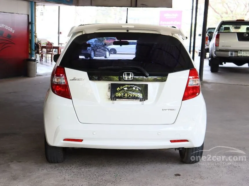 2011 Honda Jazz V i-VTEC Hatchback
