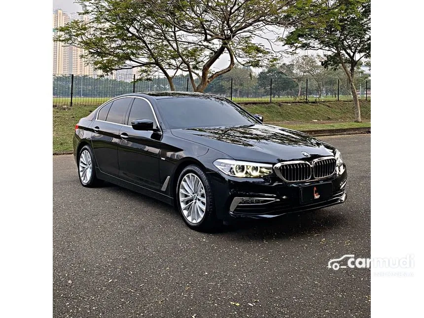 2018 BMW 530i Luxury Sedan