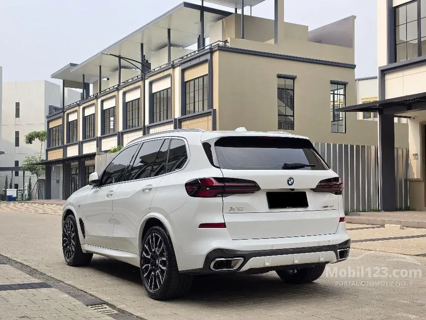 2025 BMW X5 xDrive40i M Sport SUV