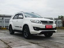 Toyota Fortuner 2.7 G Lux TRD Sportivo Bensin AT 2015 Putih - Tangan 1 - Plat Ganjil - Service Record - TDP 61 Juta bisa nego - MURAH