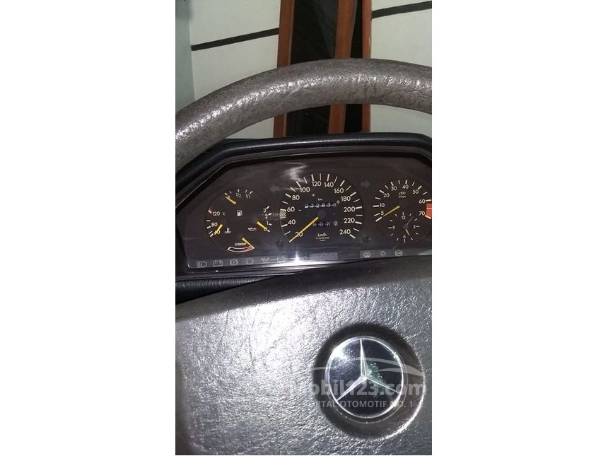 1989 Mercedes-Benz 300E Sedan