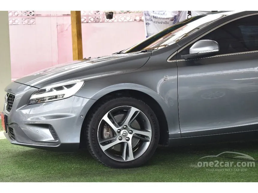 2019 Volvo V40 T4 Dynamic Edition Wagon