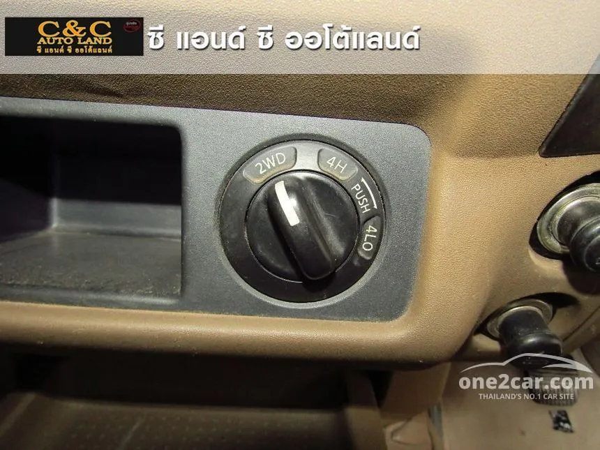 2009 Nissan Frontier Navara LE Double Cab Pickup