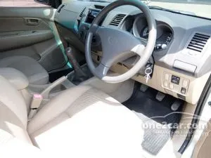 2010 Toyota HILUX VIGO 2.5 E Prerunner Smart Cab Pickup