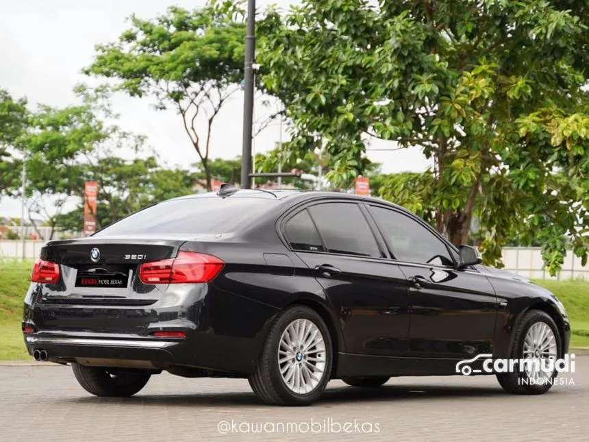 2018 BMW 320i Luxury Sedan