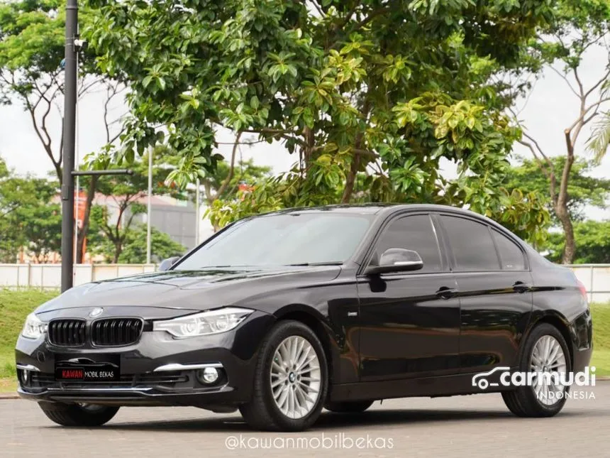 2018 BMW 320i Luxury Sedan