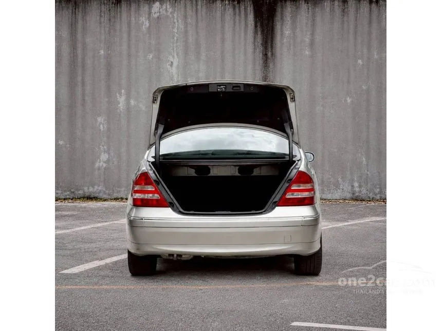 2005 Mercedes-Benz C180 Kompressor Elegance Sedan