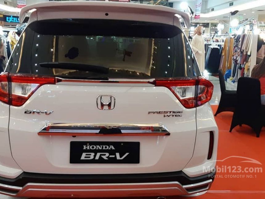 Jual Mobil Honda Br V 19 E Prestige 1 5 Di Jawa Barat Automatic Suv Putih Rp 273 000 000 Mobil123 Com