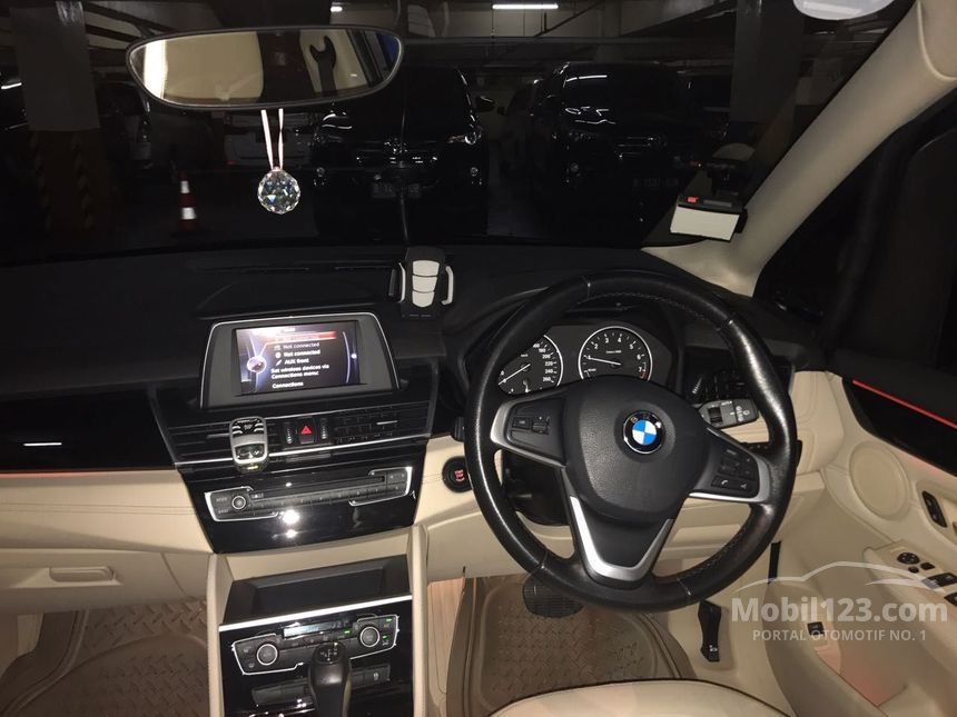 2017 BMW 218i Luxury SUV