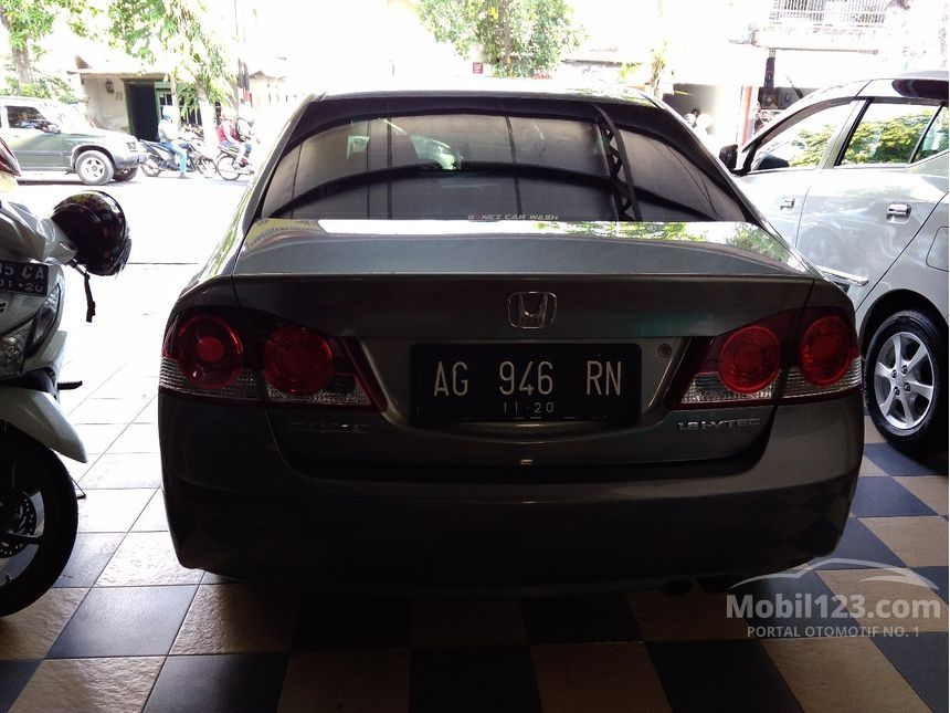 Jual Mobil Honda Civic 2006 FD 1.8 di Jawa Timur Manual Sedan Silver Rp