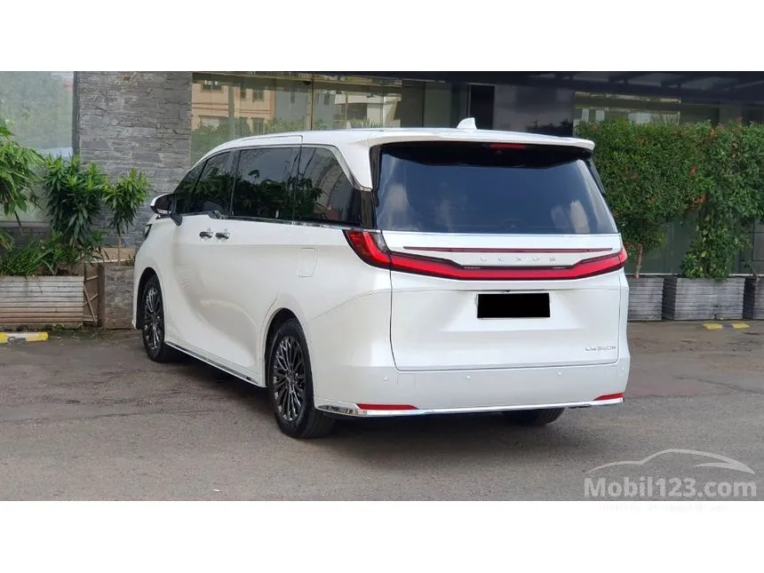 2024 Lexus LM 350h 7 Seater MPV