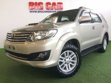 2011 Toyota Fortuner 3.0 (ปี 12-15) V Wagon AT