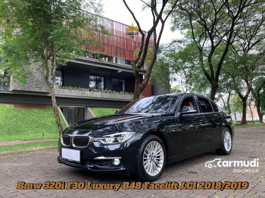 2018 BMW 320i Luxury Sedan