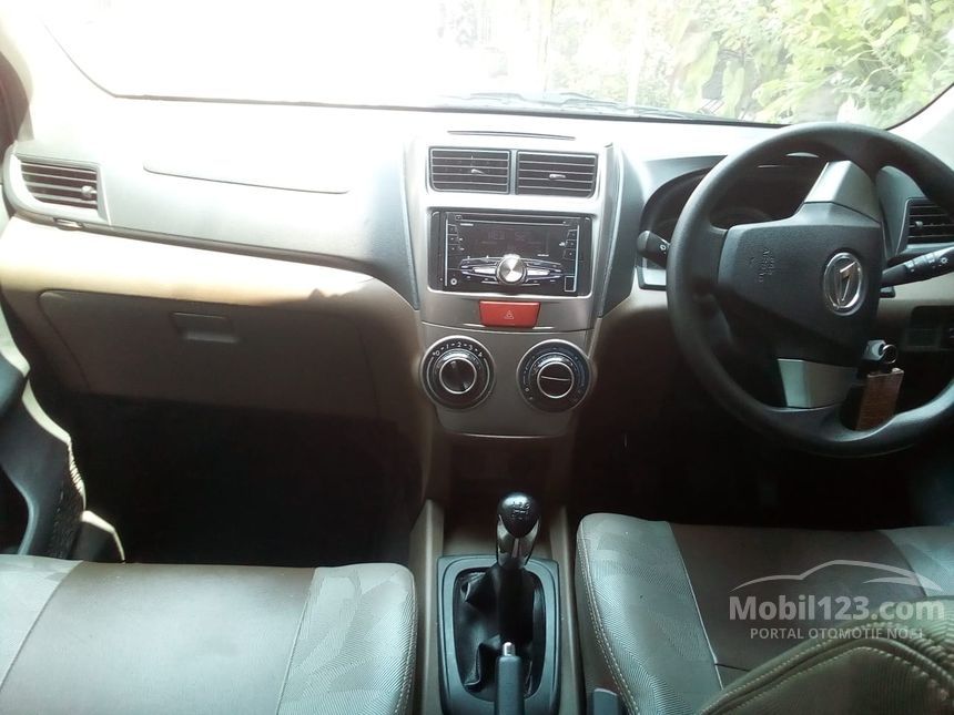 2015 Daihatsu Xenia R STD MPV