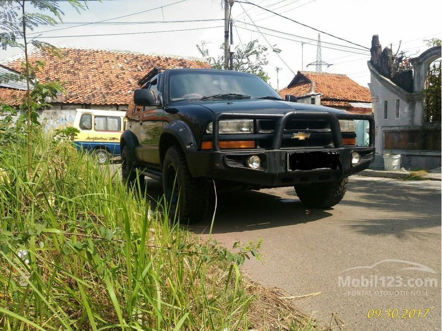 Jual Mobil Chevrolet Blazer  2001 2 2 Manual 2 2 di Jawa 