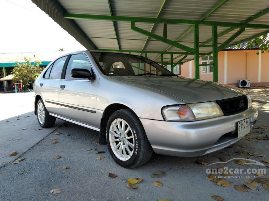 Nissan sunny ex saloon