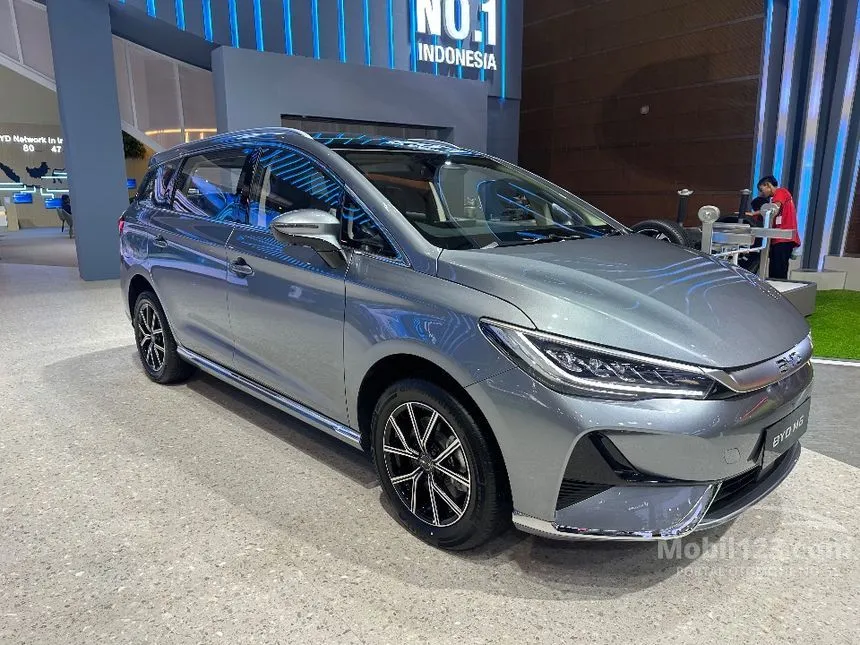 2025 BYD M6 Superior 7 Seater MPV