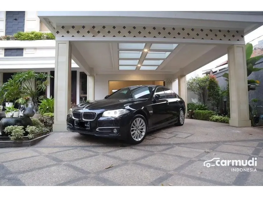 2014 BMW 528i Luxury Sedan