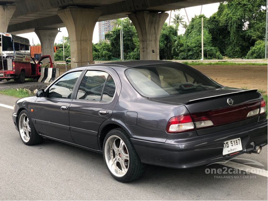 Nissan cefiro 2000