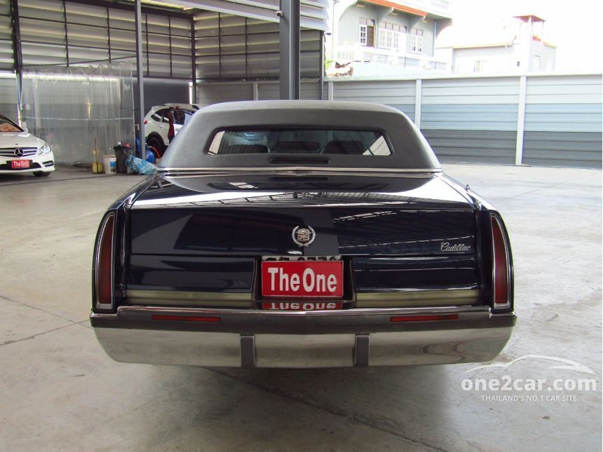 1977 Cadillac Fleetwood de Ville Sedan