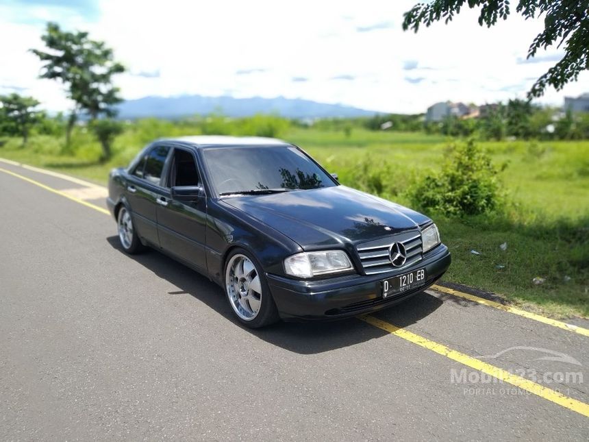 1997 Mercedes-Benz C200 W202 2.0 Manual Sedan