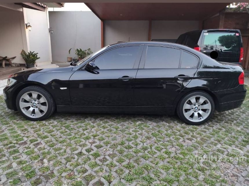 2005 BMW 320i Sedan