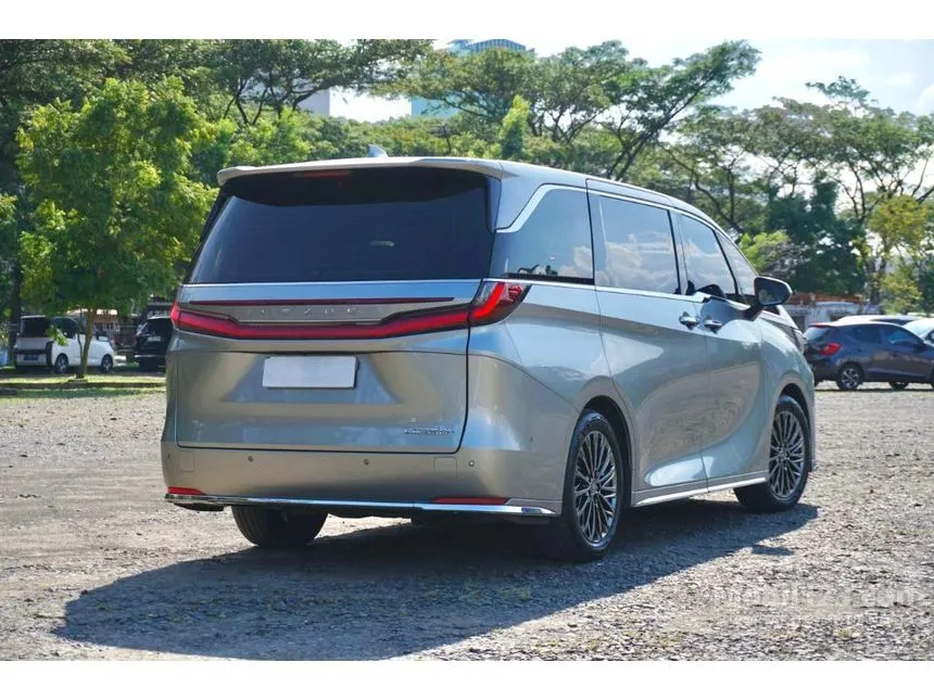 2024 Lexus LM 350h 7 Seater MPV